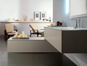 Mobile sospeso per bagno design moderno e lavello in cristallo bianco extra chiaro | Progetto Bagno
