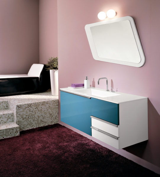 Mobile sospeso per bagno 120 cm laccato bianco con frontale azzurro | Progetto Bagno