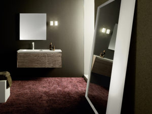 Soluzione per bagno di design con mobile sospeso da 122 cm, h 44 cm in noce americano | Progetto Bagno