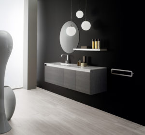 Mobile sospeso per bagno effetto rovere grigio con top in blanco | Progetto Bagno