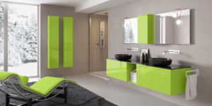 Arredo bagno con mobile sospeso 90cm laccato verde e doppio lavabo d'appoggio nero | Progetto Bagno
